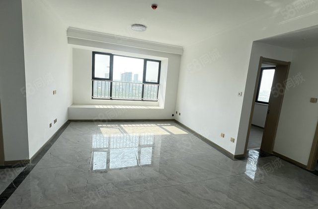 兴隆泰和园 电梯房三室 西边户，走一手带车位储藏室 房东急售