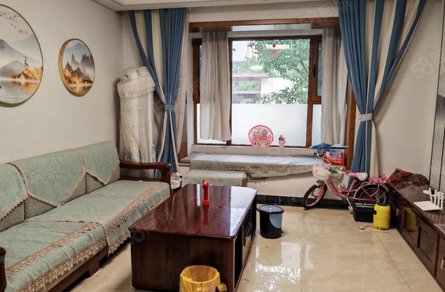 东关国际商品区精装修三室 文轩外国语 车位储藏室都有