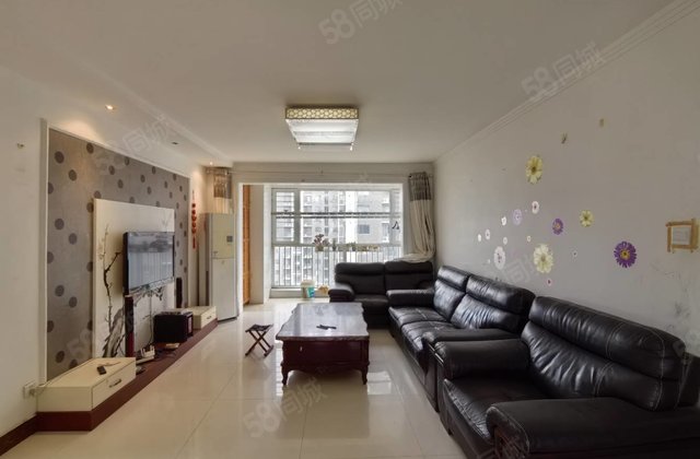 急售三叶草户型 10楼东边户  送车位储藏室出行方便七中旁