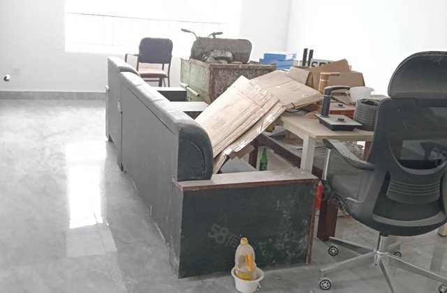 万达北邻，四室两厅新房未住，水城悦府，江山印