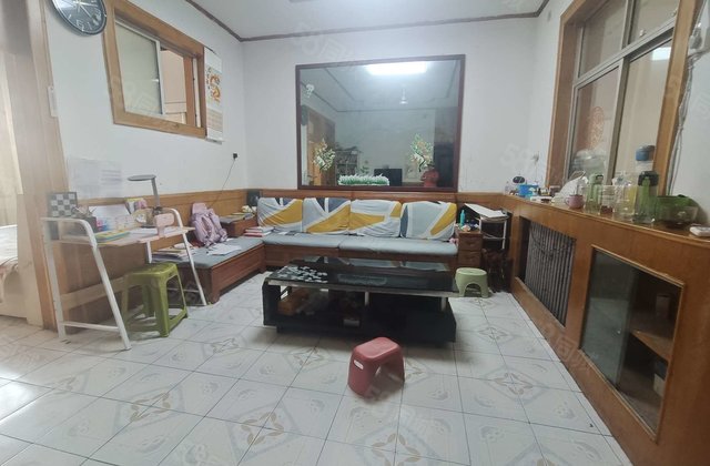 文轩本部，龙山南区三室两厅一卫，户型方正南北通透