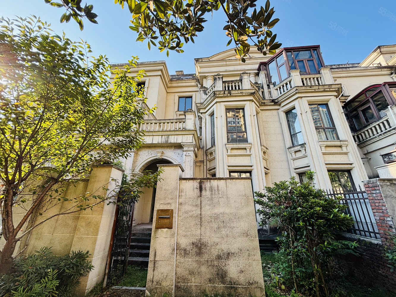 新世界凯旋城(别墅)7室2厅3卫243㎡南北103万