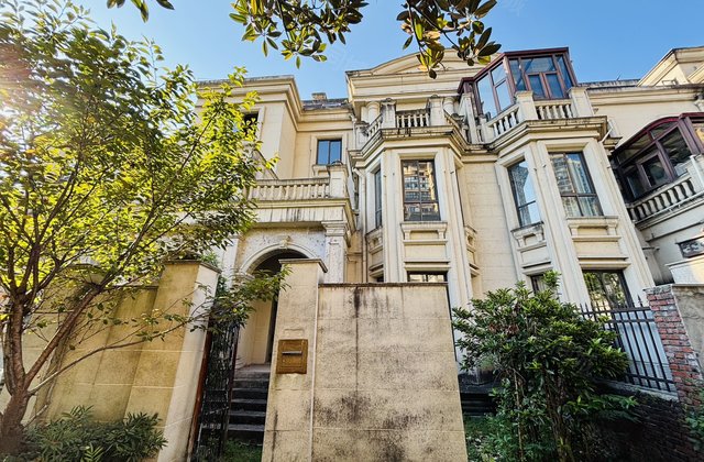 新世界凯旋城(别墅)7室2厅3卫243㎡南北103万