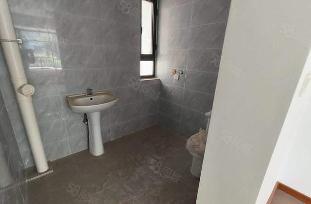 1楼带院，送车位。莲湖新城，徒骇河，昌润莲城，元宝户型，