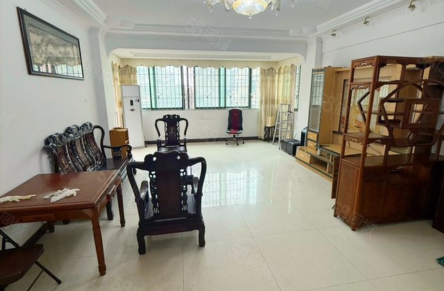 金鹏花园4室2厅161.64㎡220万二手房图片