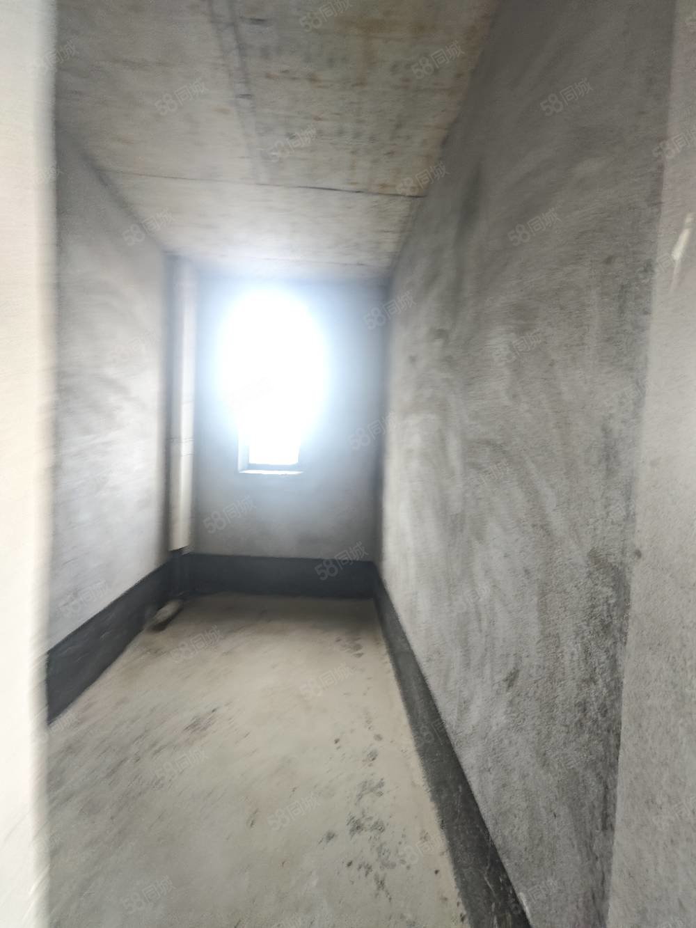 港中旅公元6室2厅3卫186㎡南北180万