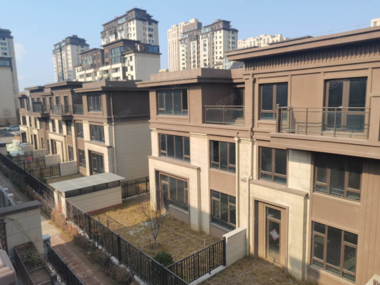 毛坯房马上证过二地下2层地上三层400万可议,青啤龙悦湾(别墅)-临沂58