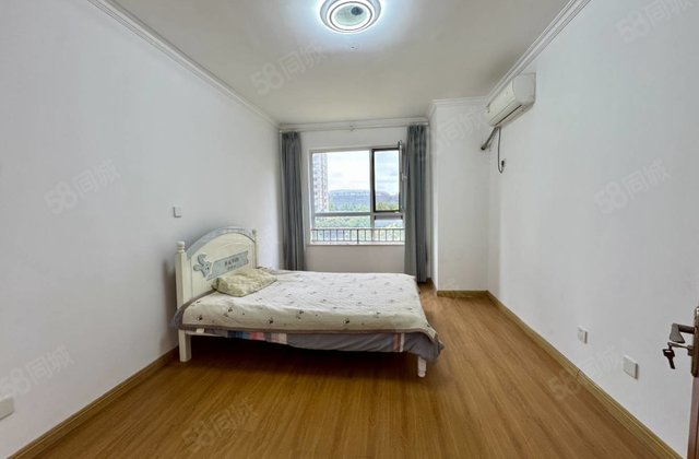 急售，东昌路北 昌润莲城，大两居客厅朝阳南北通透，免大税带储
