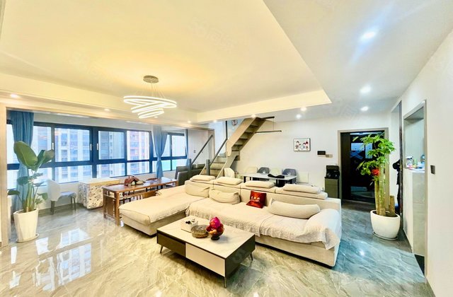 听湖九园4室2厅138.33㎡174.8万二手房图片