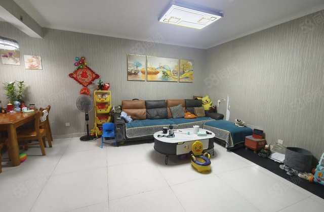 香格里小镇 商品房 密度低 小三房 小区新 南北通透嘉明