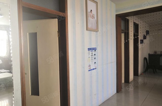 香岸雅居3室2厅2卫带30平地上车库诚心出售高性价比