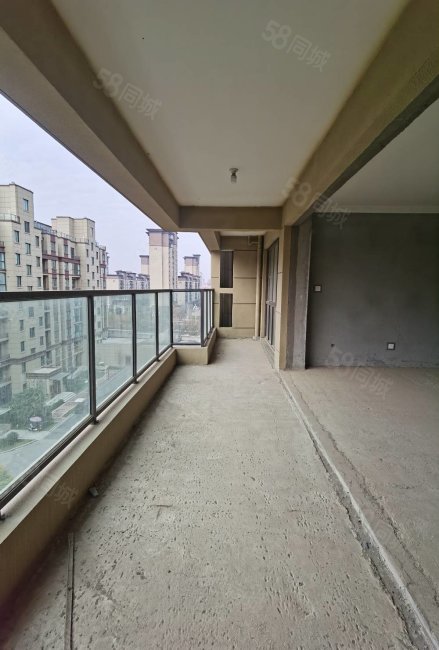 安恒壹号院4室2厅3卫194㎡南北110万