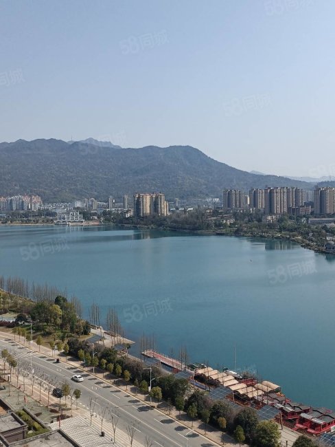 合一福东江首府3室2厅2卫126㎡南北64万