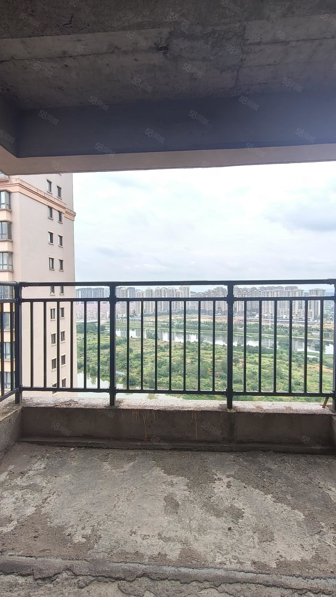 东湖花苑3室2厅2卫131㎡南北96万