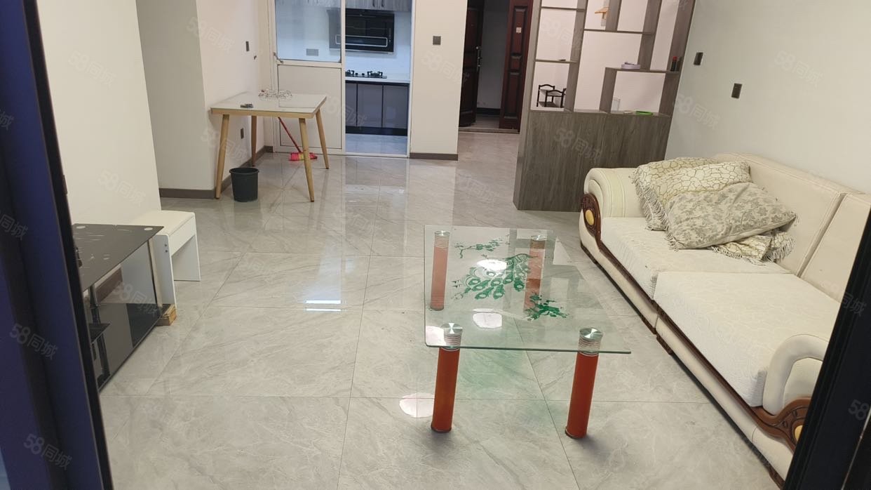 悦湖城3室2厅2卫110.07㎡南66万