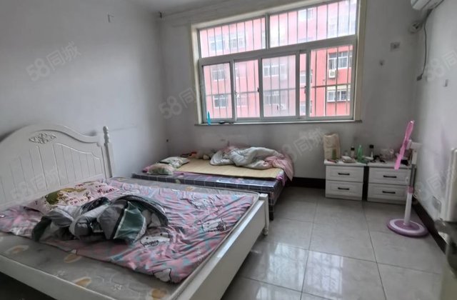 畜产小区  三房采光充足，交通便利，靠近医院