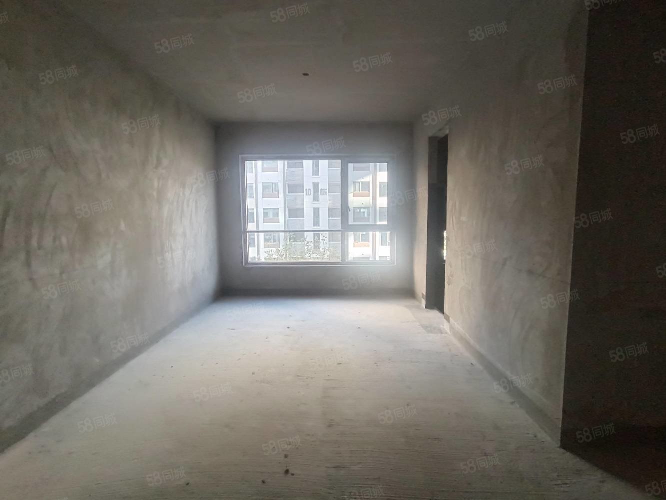 国瑞麓林府4室2厅3卫143㎡南北135万