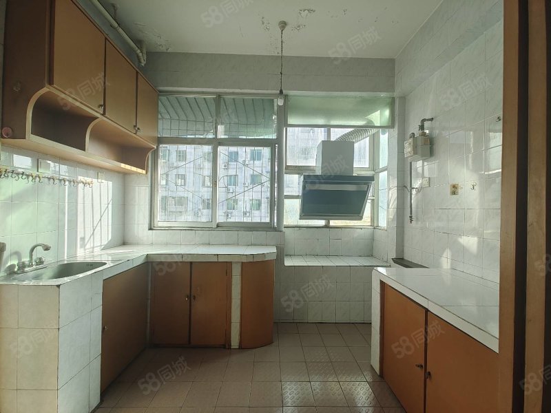 八一里文体局家属楼4室2厅2卫115㎡南北42万