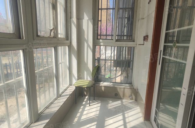 急售！紧邻万达！洋房！一楼带院子！送储！3室2厅！