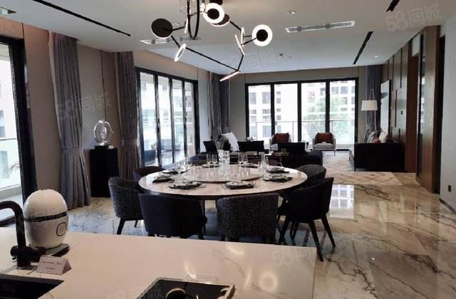 昆明五华区!市中心!豪宅大平层(俊发逸天峰)