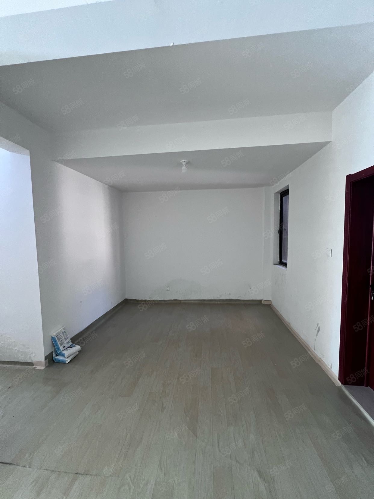 逍遥绿苑4室2厅2卫177㎡东140万