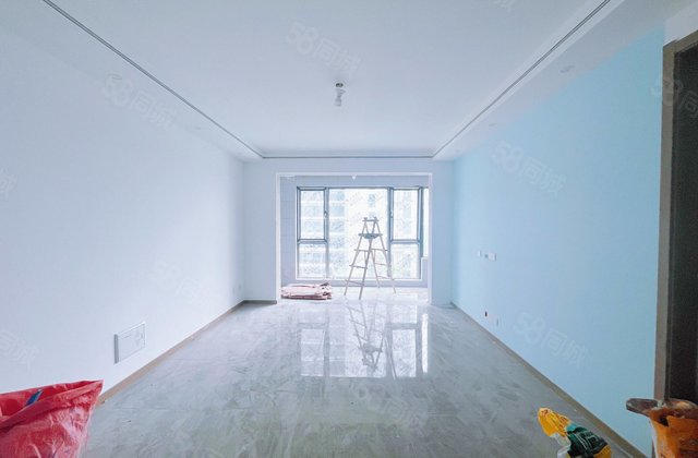 城市芳华，精装修三室两厅两卫新房未住，全明户型，有车位储藏室