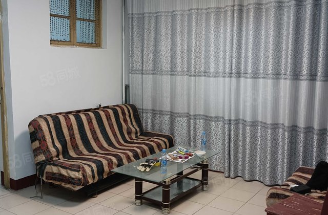 朝南小三房  出行方便 满五房 送地下室价格可议