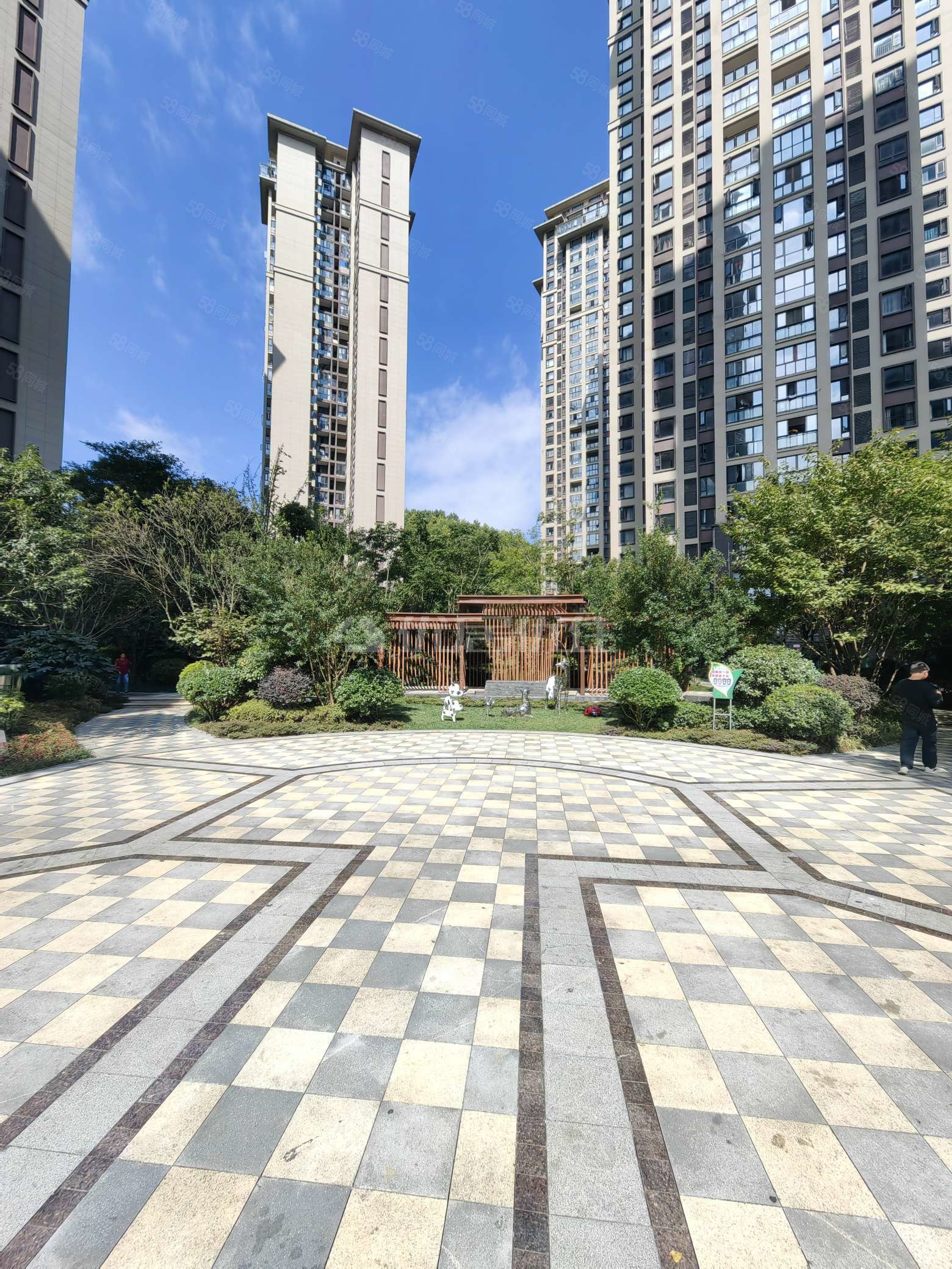 花溪区政府旁美的国宾府精装修产权在手户型方正