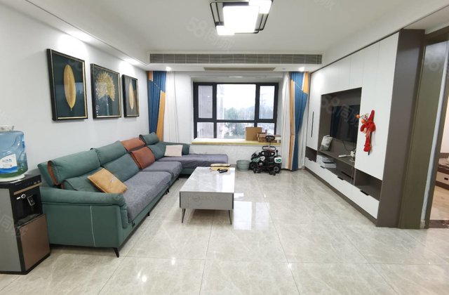 莲湖新城 昌润莲城 精装三室双卫带车位 可做婚房