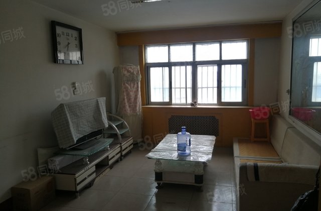 地铁小区3室2厅1卫，交通方便比邻医院超市  ，无物业费