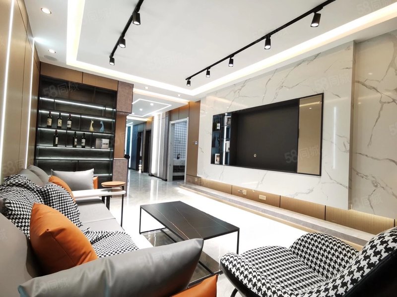 延西 海逸花园25楼123平标准两室两厅两卫南北通透有房照