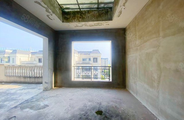 国瑞御府5室2厅196.86㎡165万二手房图片
