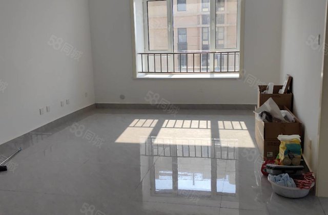 万达旁边电梯房好楼层边户三室双卫新房未住，全明户型单价五开头