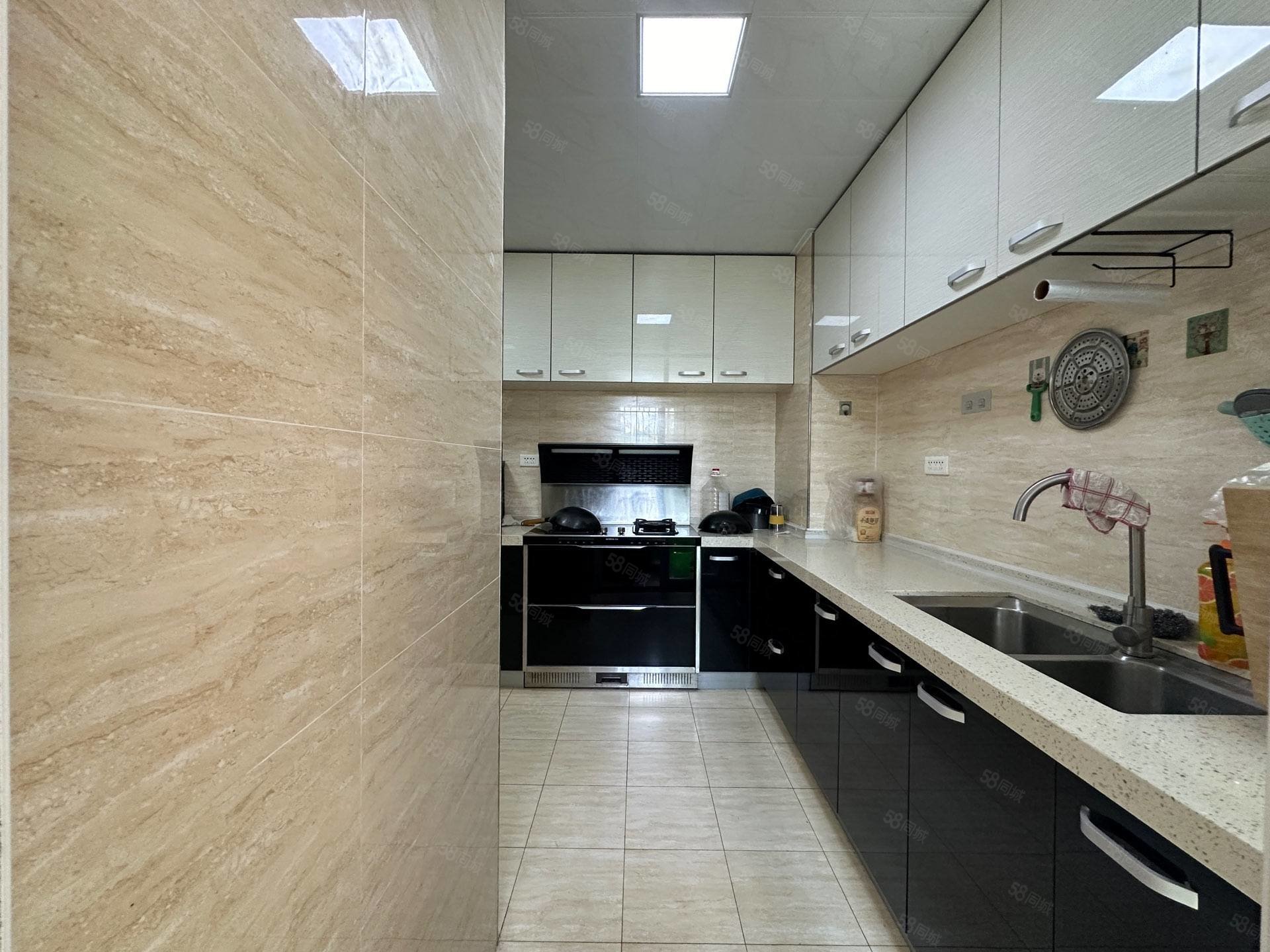 国瑞蓝山郡3室2厅1卫121㎡南北73.8万