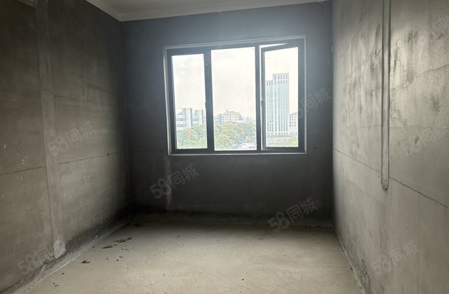 春风壹品4室2厅141㎡83万二手房图片