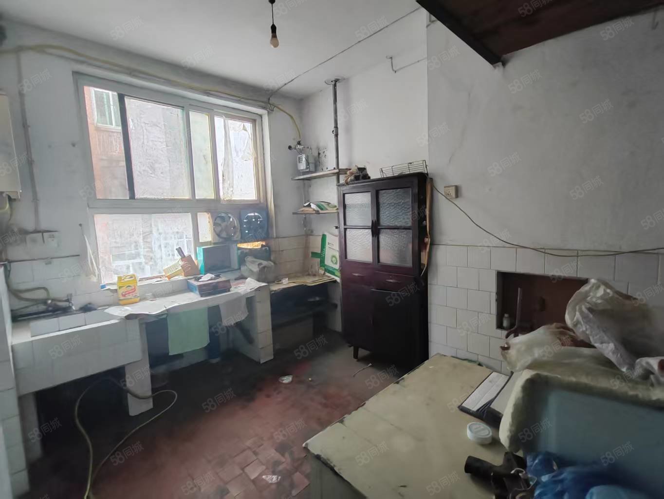 沿河小区3室2厅1卫70㎡南北31.8万