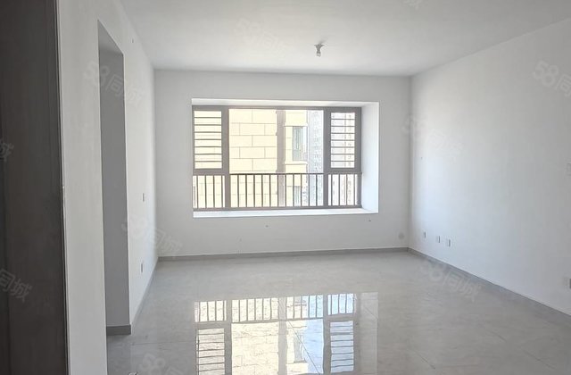 房星光理想城东边户精装三室！送车位！送储藏室！可按揭！