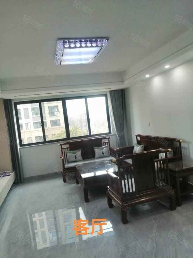 凤凰台3室1厅2卫116㎡东230万