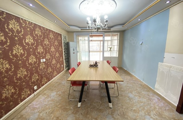 振兴东路 欧景丽都 欧式建筑 带两个车库 双阳台 三叶草户型