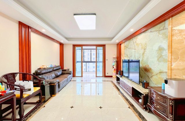 保利香槟国际3室2厅146.33㎡299万二手房图片