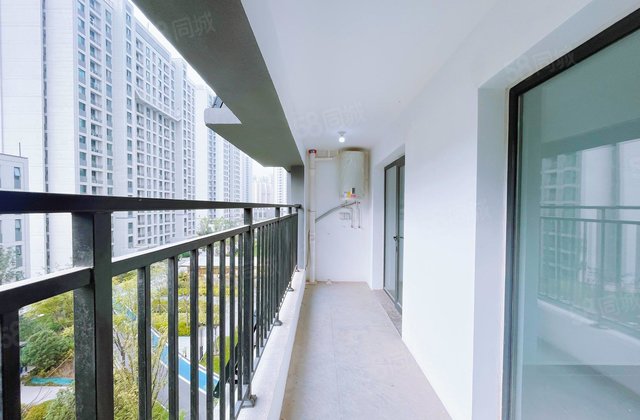 急售边户 儒辰辰悦 双阳台新房未住 带车储 可按揭 翡丽湾