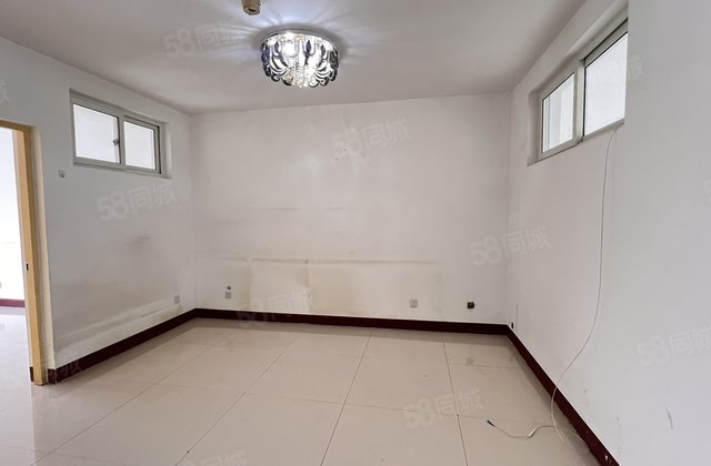 嘉明水岸新城 新城邦三层 免大税 送阳面车库，三室，急售