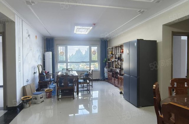 房电梯，三室两厅两卫，送车位和储藏室