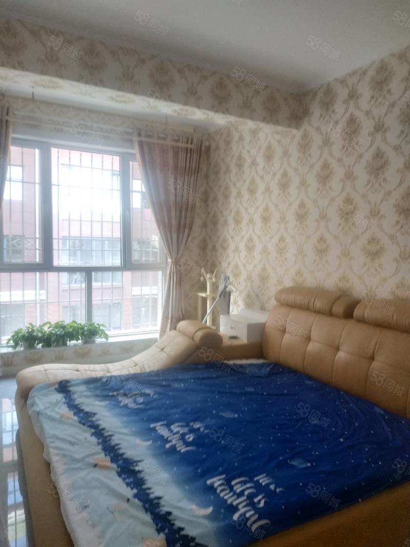 东方瑞景3室2厅1卫115.53㎡北48万