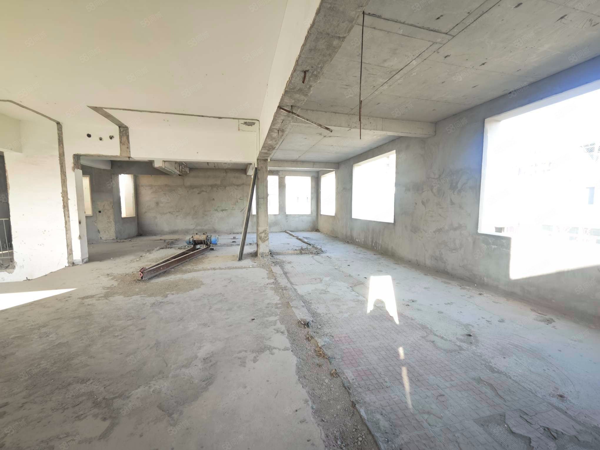 澳景園5室3廳5衛(wèi)435.57㎡南北1690萬