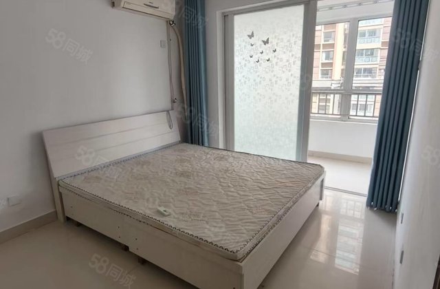 新东方龙湾东门 一室一厅 简单装修