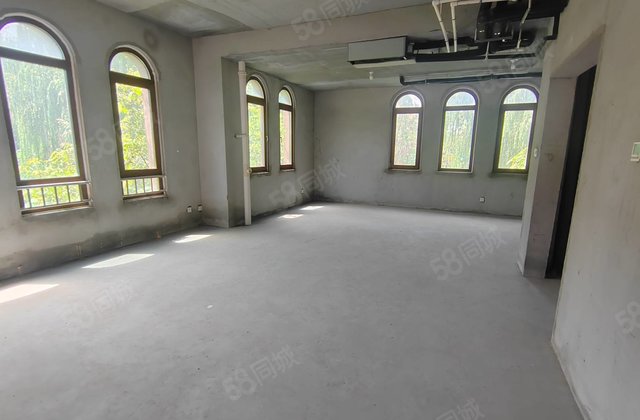 江北水镇围合别墅，边户，带花园300平方，两面临水。