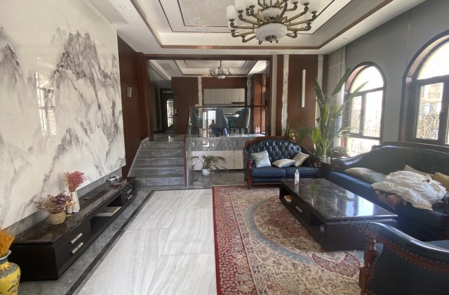 急售翡翠城双拼别墅豪华装修未住有车库带大院子南环区政府