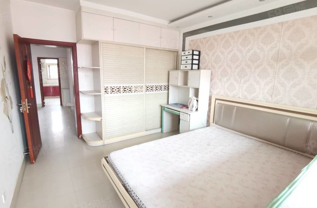 水岸花语旁39.9万 精装三室 单价4000多 小区停车方便