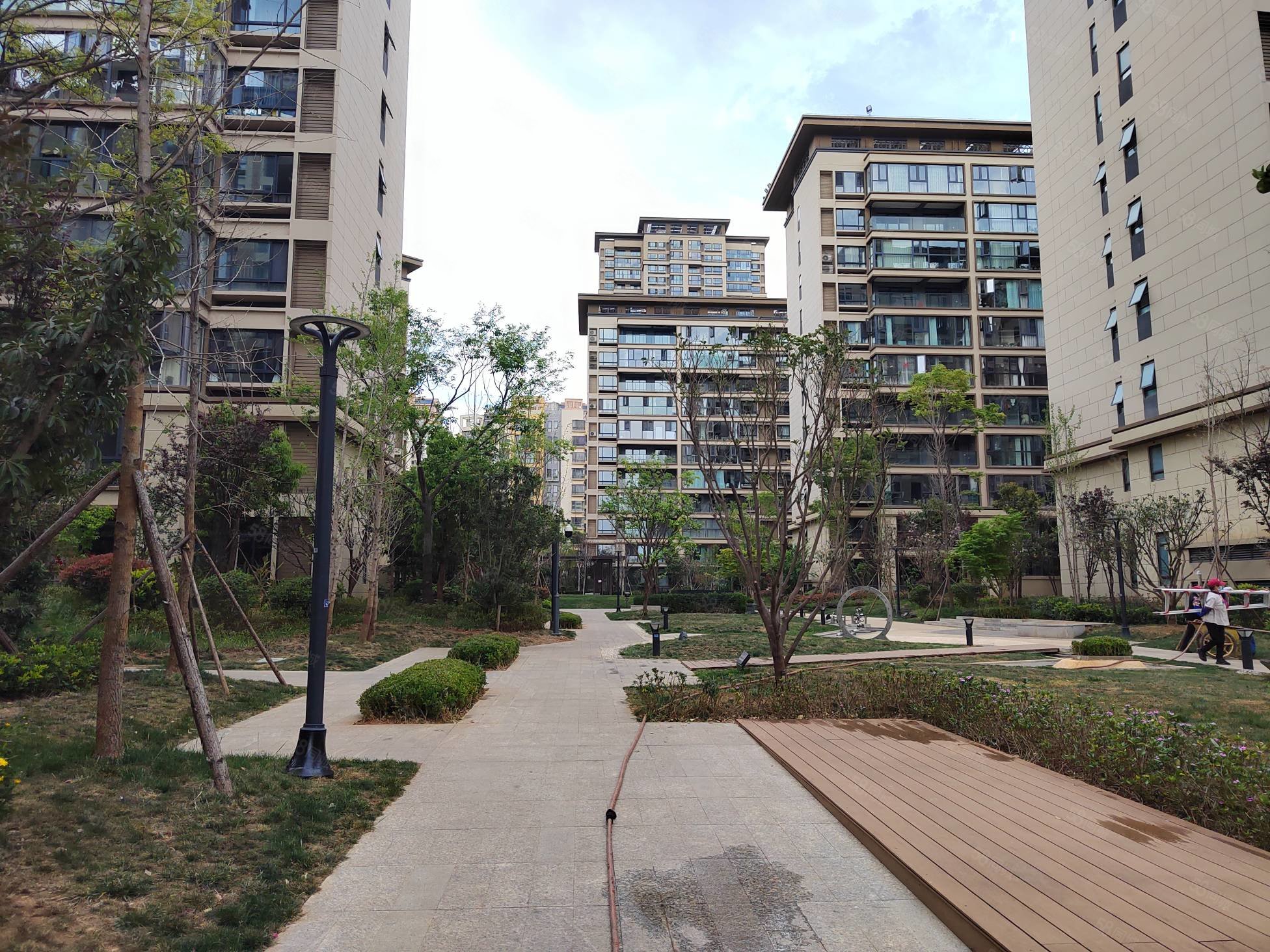 融创君庭云邸4室2厅3卫143.76㎡南北225万